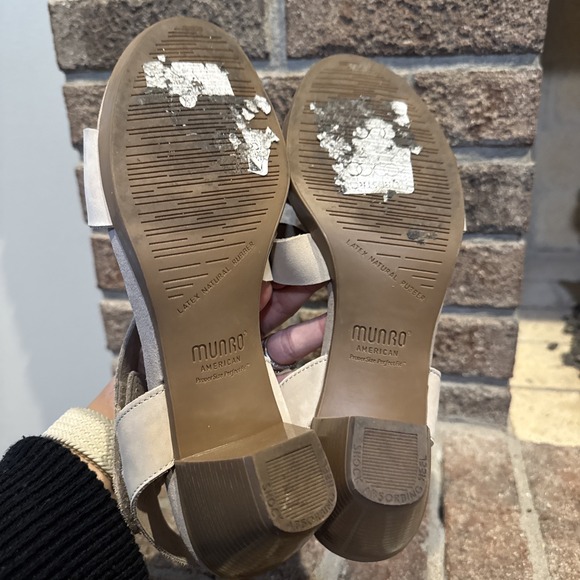 Munro Lucia Womens Size 9.5M Beige Leather Block Heel Sandal - Picture 15 of 16